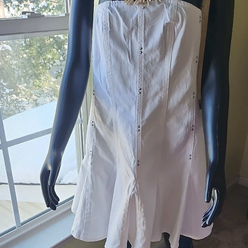 Elegant White Strapless Dress